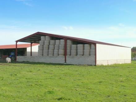 Bipente et appentis de stockage fourrage